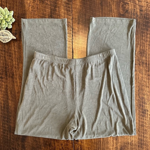 Chico’s Travelers Collection | Olive Green Wide Leg Wrinkle-free Pants - Picture 6 of 7